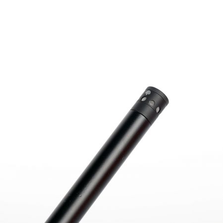 Hình ảnh phía trước của microphone đo lường đa hướng.